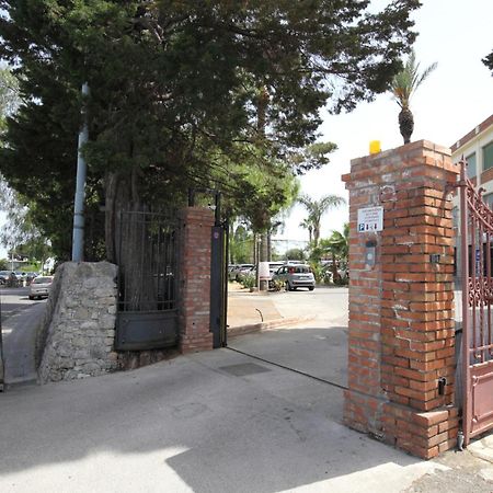 Lady Hill Bed and Breakfast Taormina Buitenkant foto